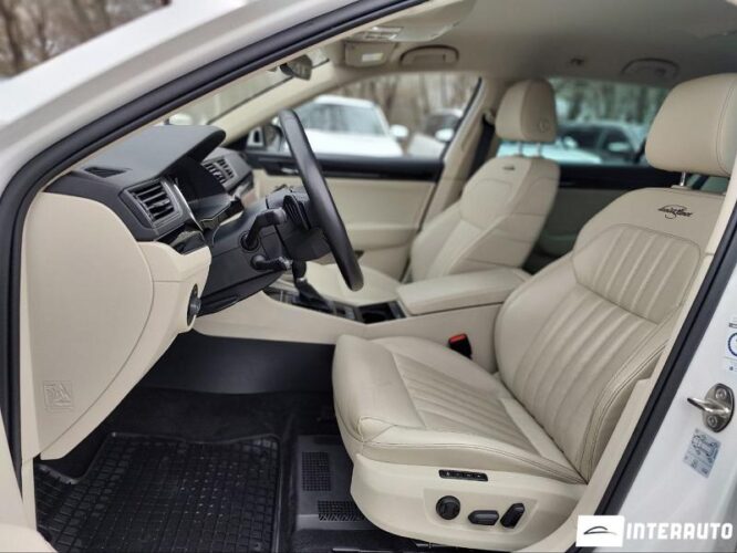 Skoda Superb 44 interauto-car