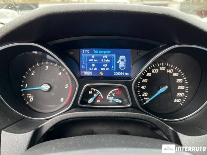 Ford Focus 37 interauto-car