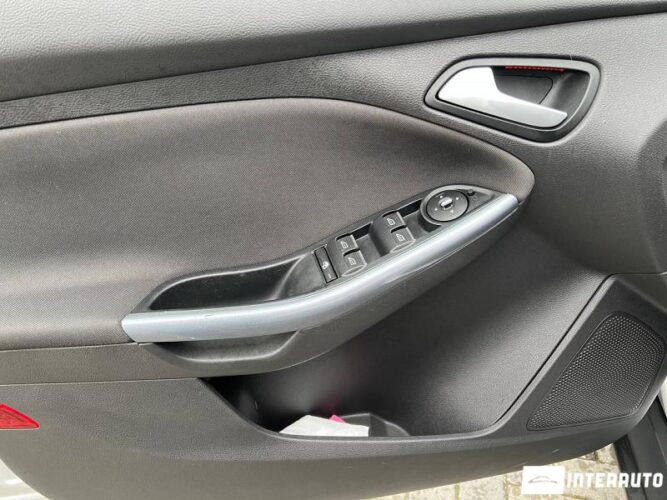 Ford Focus 33 interauto-car