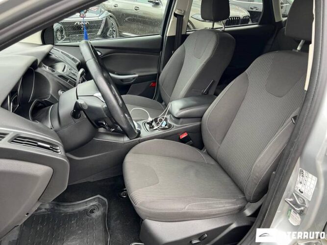 Ford Focus 34 interauto-car