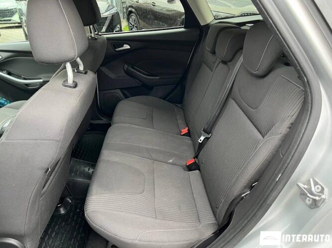 Ford Focus 42 interauto-car