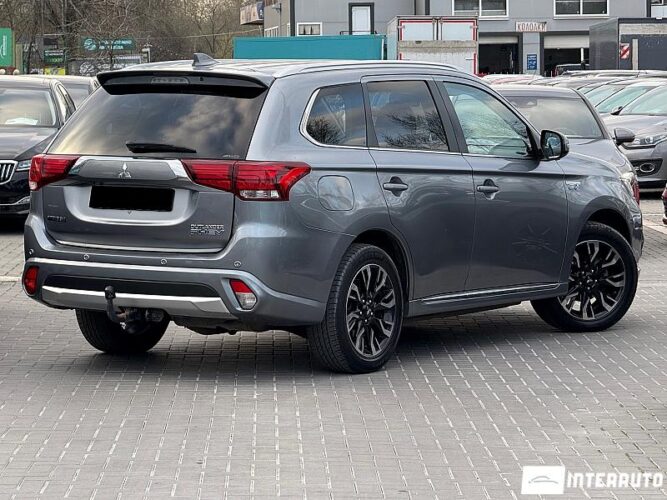 Mitsubishi Outlander 36 interauto-car