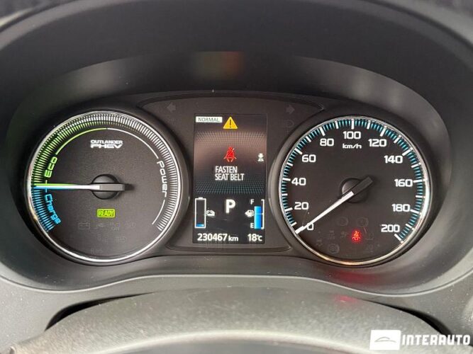 Mitsubishi Outlander 41 interauto-car