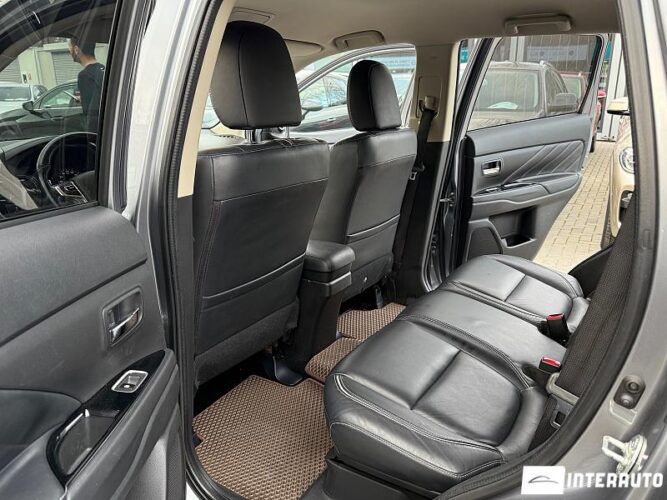 Mitsubishi Outlander 39 interauto-car