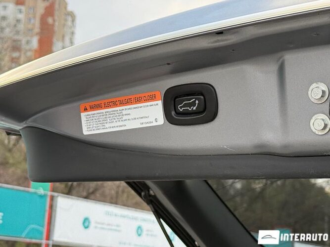 Mitsubishi Outlander 51 interauto-car