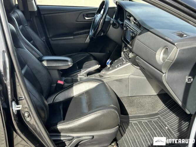 Toyota Auris 43 interauto-car