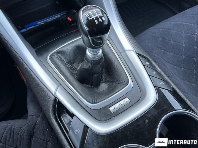 Ford Mondeo 41 interauto-car