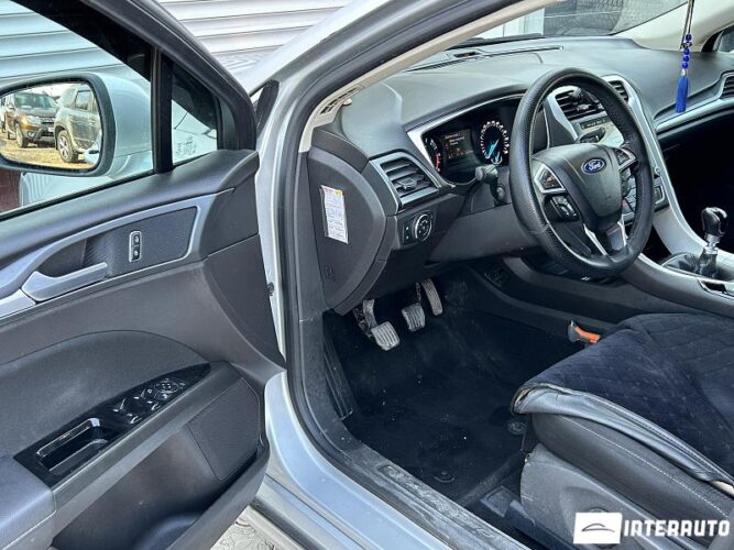 Ford Mondeo 33 interauto-car