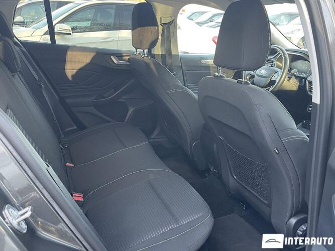 Ford Focus 38 interauto-car