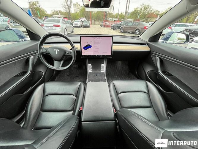 Tesla Model 3 33 interauto-car