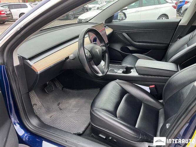Tesla Model 3 31 interauto-car