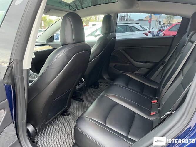Tesla Model 3 41 interauto-car