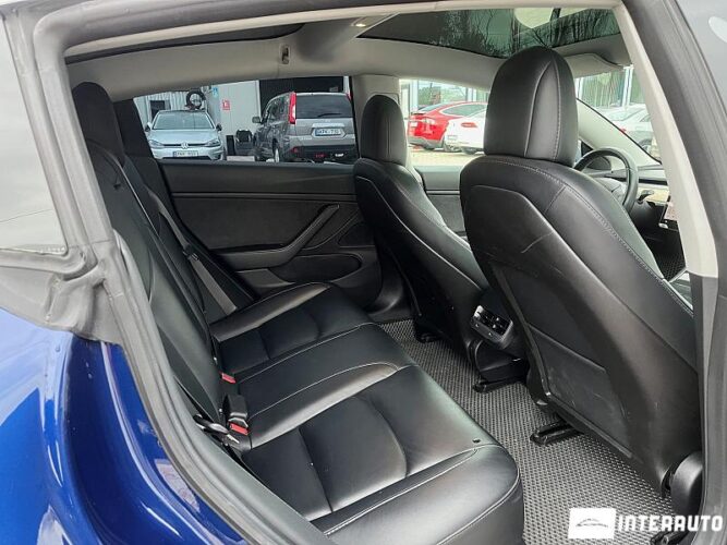 Tesla Model 3 40 interauto-car