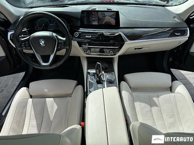 BMW 530e 43 interauto-car