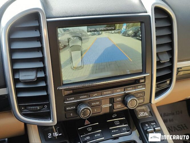 Porsche Cayenne S Hybrid 46 interauto-car