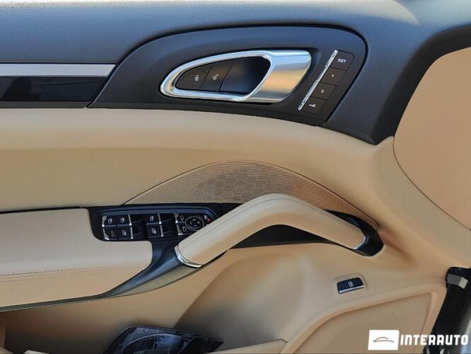 Porsche Cayenne S Hybrid 49 interauto-car