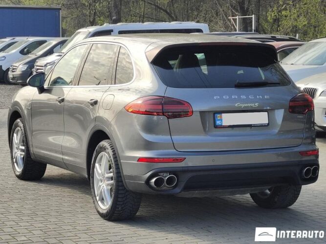 Porsche Cayenne S Hybrid 36 interauto-car