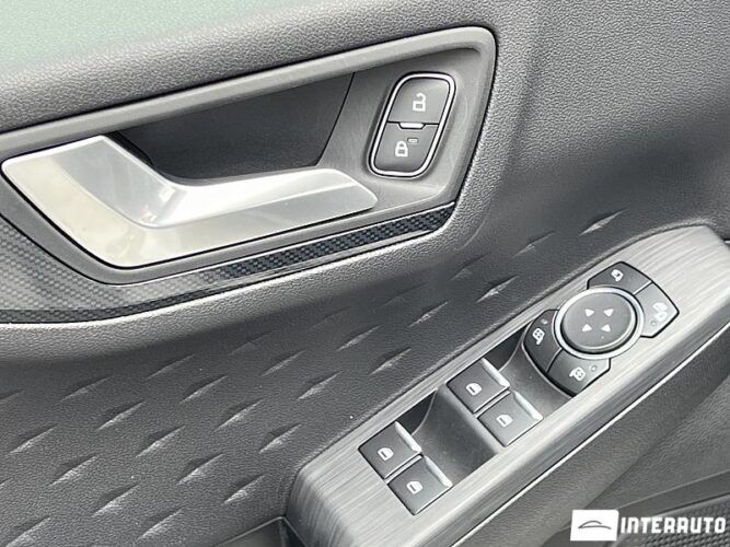 Ford Kuga 57 interauto-car