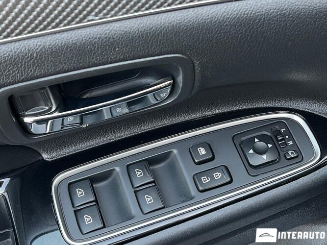 Mitsubishi Outlander 38 interauto-car