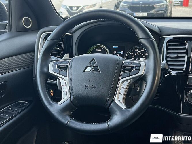 Mitsubishi Outlander 42 interauto-car