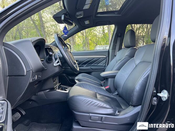 Mitsubishi Outlander 40 interauto-car