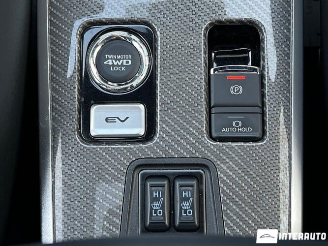 Mitsubishi Outlander 48 interauto-car