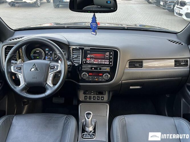 Mitsubishi Outlander 41 interauto-car