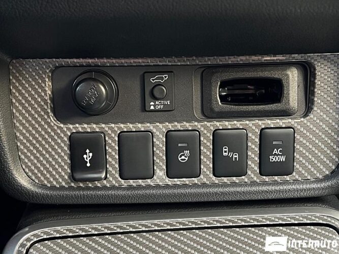 Mitsubishi Outlander 46 interauto-car