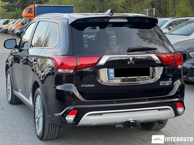 Mitsubishi Outlander 36 interauto-car