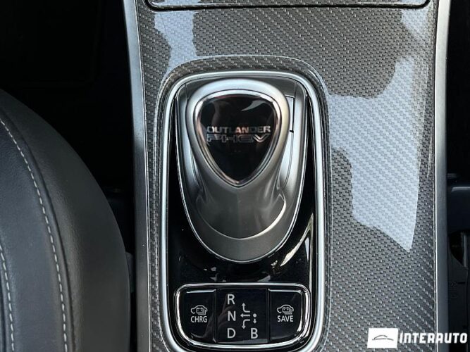 Mitsubishi Outlander 47 interauto-car