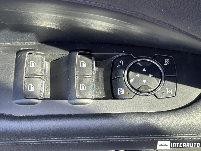 Lincoln MKZ 51 interauto-car