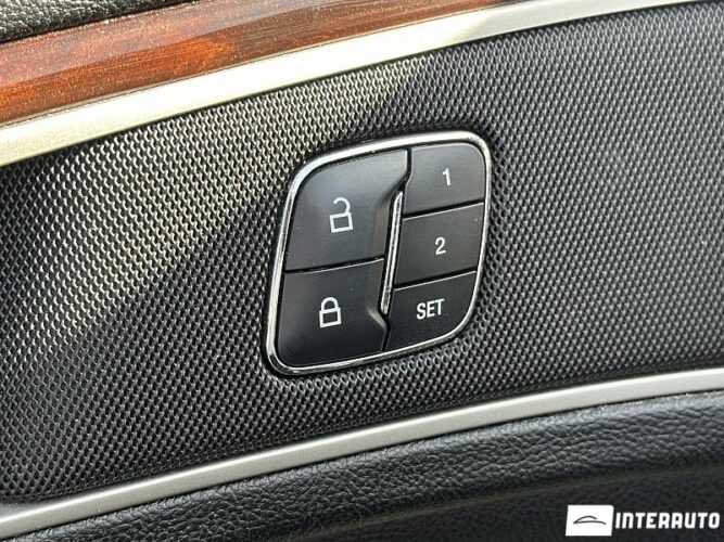 Lincoln MKZ 52 interauto-car