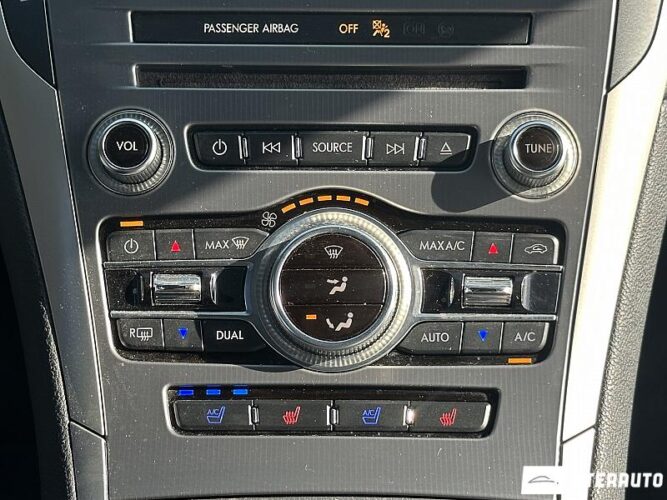 Lincoln MKZ 44 interauto-car