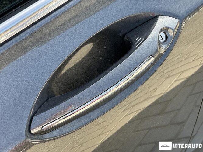 Lincoln MKZ 49 interauto-car