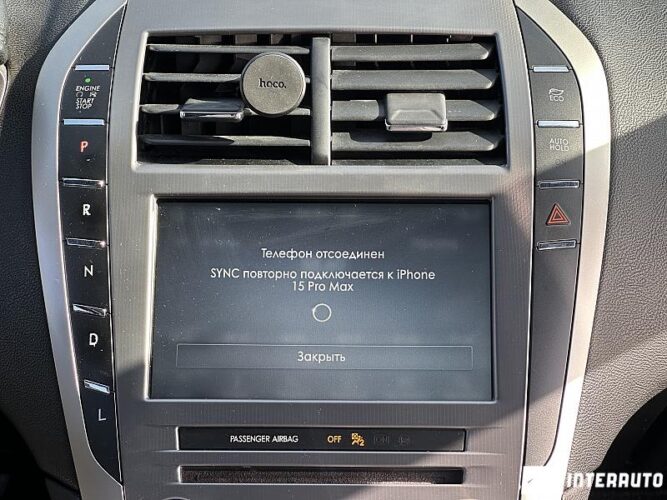 Lincoln MKZ 42 interauto-car