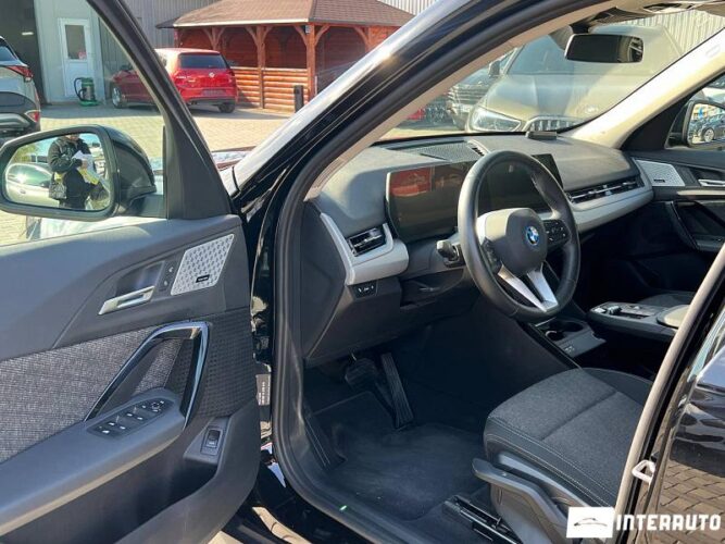 BMW iX1 xDrive30 33 interauto-car