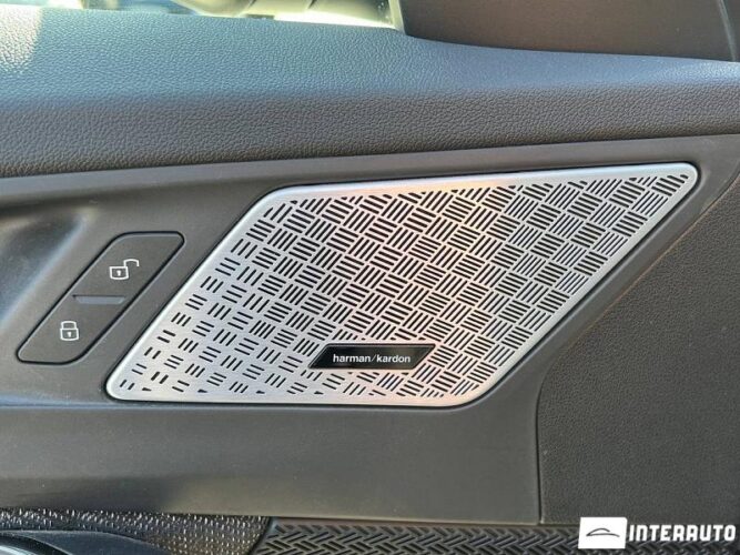 BMW iX1 xDrive30 32 interauto-car