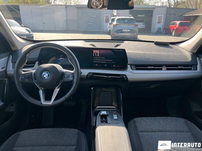 BMW iX1 xDrive30 34 interauto-car
