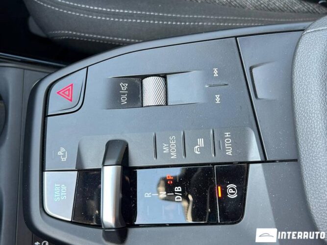 BMW iX1 xDrive30 38 interauto-car