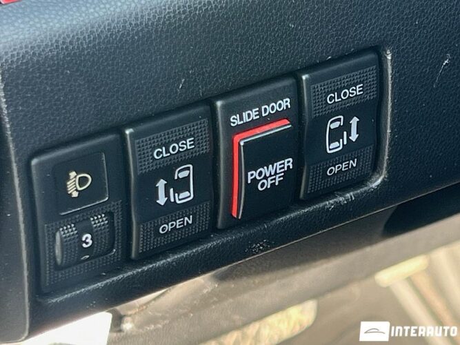 Mazda 5 42 interauto-car