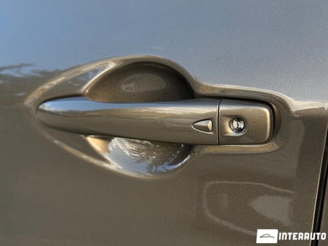 Nissan Qashqai 38 interauto-car