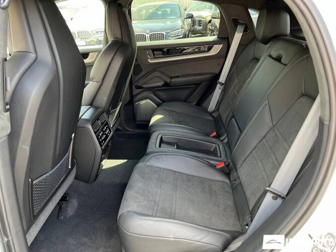 Porsche Cayenne Turbo GT Coupe 47 interauto-car