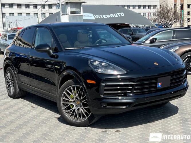 Porsche Cayenne E-Hybrid 38 interauto-car