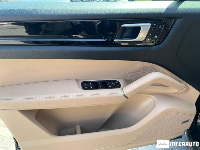 Porsche Cayenne E-Hybrid 43 interauto-car