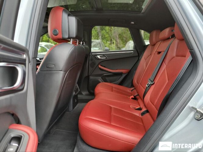 Porsche Macan 38 interauto-car