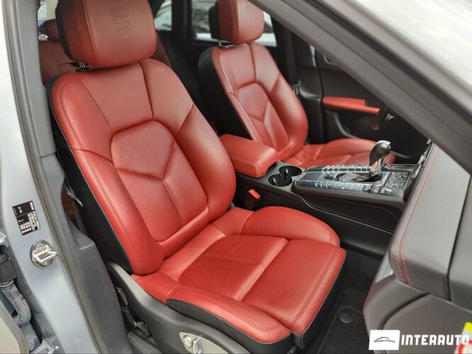 Porsche Macan 36 interauto-car