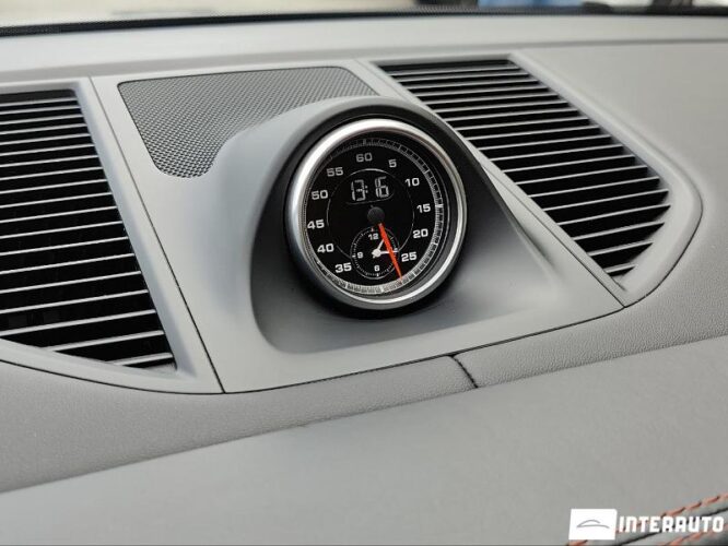 Porsche Macan 42 interauto-car