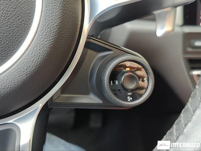 Porsche Macan 44 interauto-car