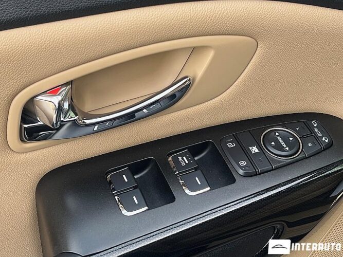 Kia Carnival 34 interauto-car