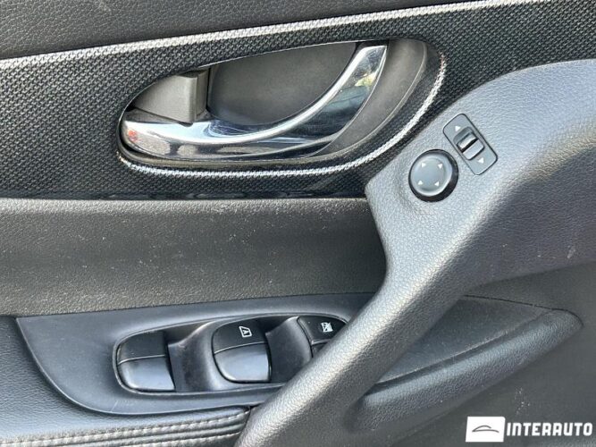 Nissan Rogue 38 interauto-car